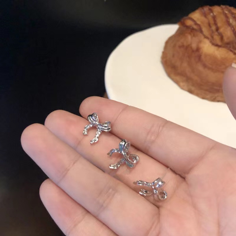 Roselife Anting Tusuk Gantung Bahan Metal Desain Pita Gaya Korea Untuk Wanita