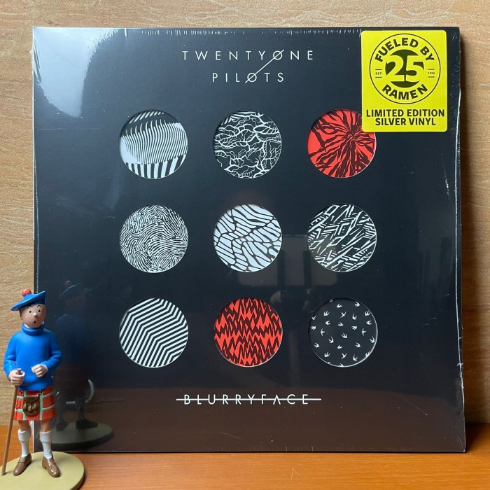 PIRINGAN HITAM / VINYL TWENTY ONE PILOTS - BLURRYFACE (COLORED)