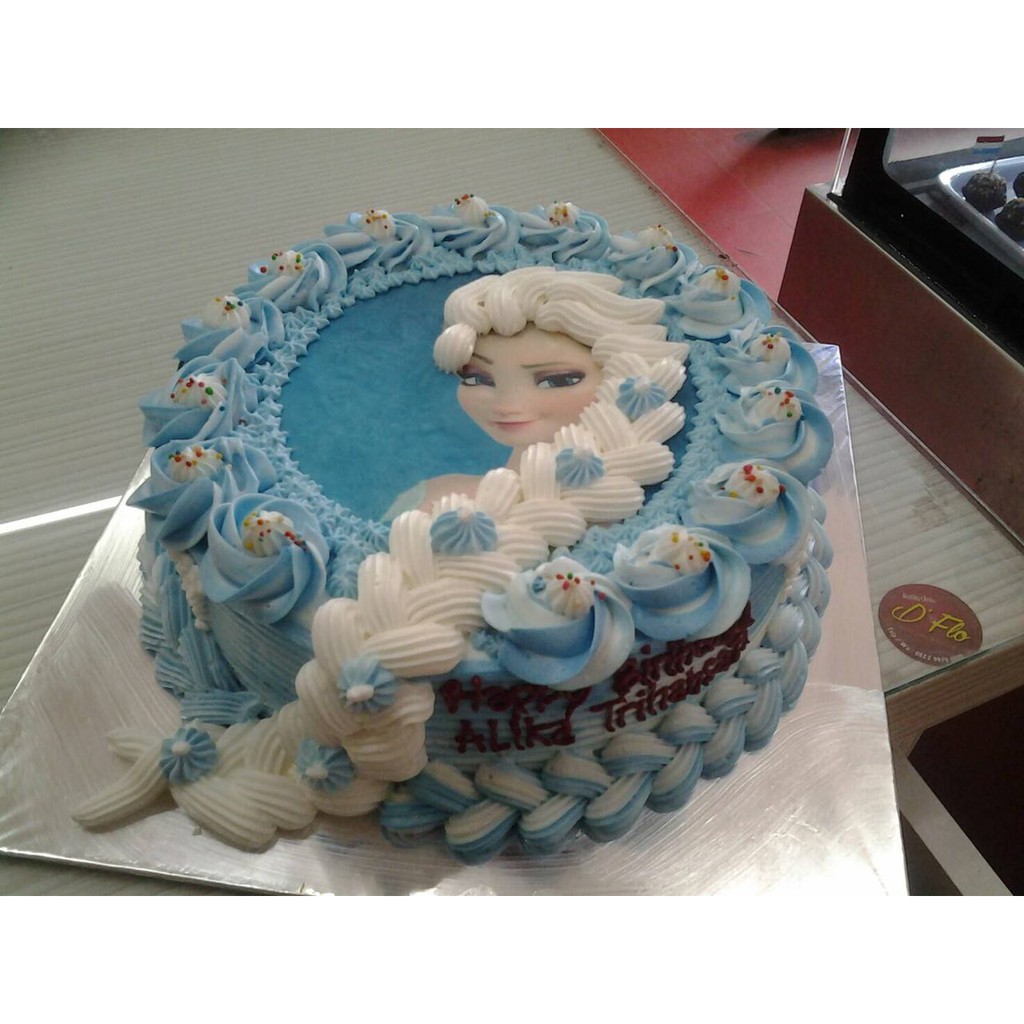 

kue ultah anak 18cm /frozen tart /edibel tart /blackforest /kueenak