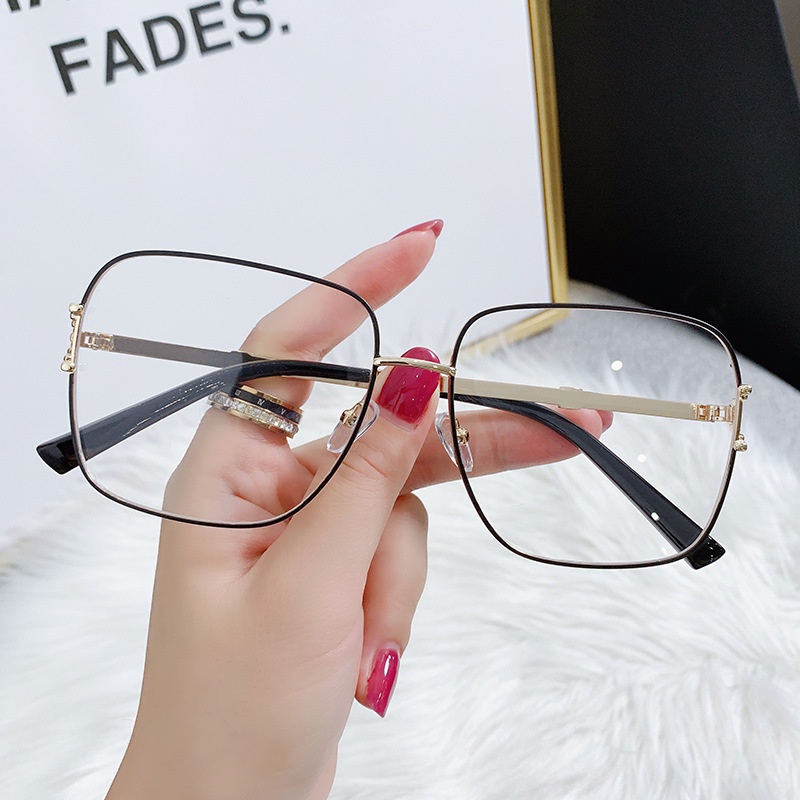 2021 Kacamata Hitam Vintage Frame Metal Oversized Pelindung UV Untuk Wanita