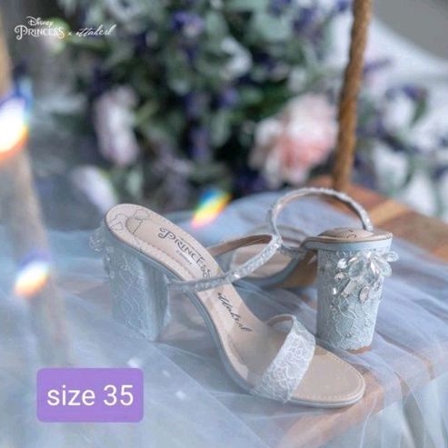 PRELOVED Disney Ittaherl Cinderella Vol 2 - Blockheels Size 35 90mm