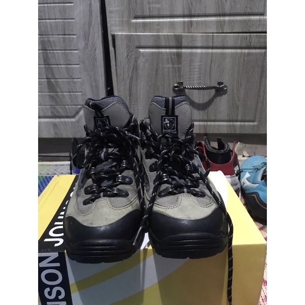 sepatu outdoor black yak