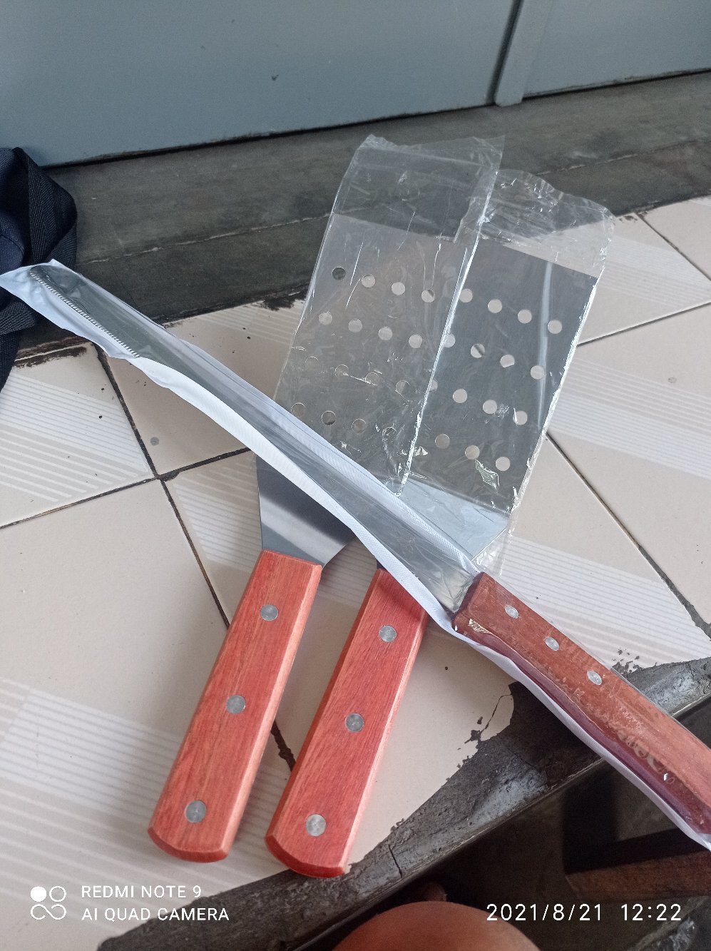 Bread Knife Pisau Roti Gerigi Halus 25 Cm / 30 Cm Gagang Kayu