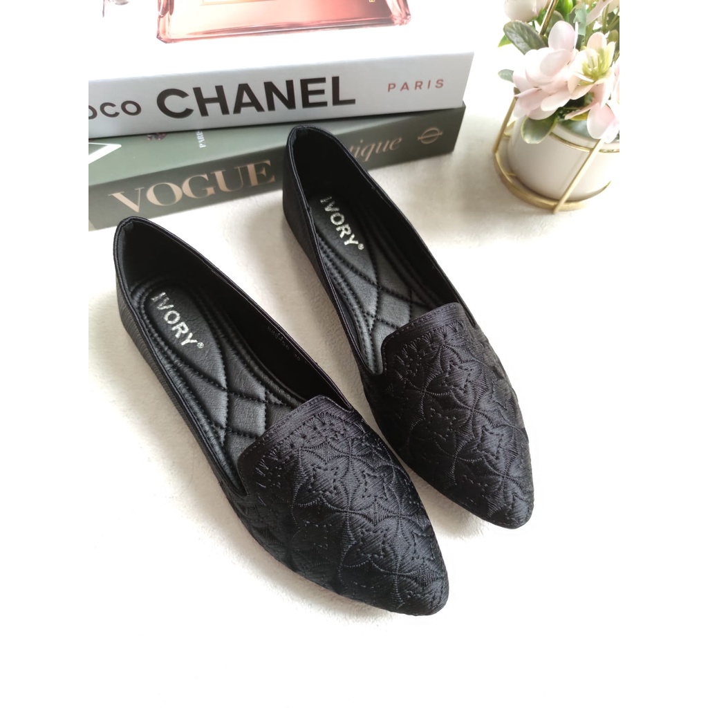 IVORY Sepatu Wanita Flatshoes Satin Lucu 999-56