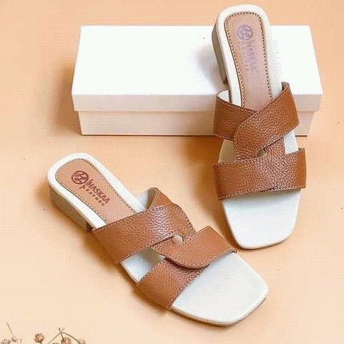 sandal kulit wanita terbaru 2021/fashion sandal kulit wanita terbaru/tren kekinian sandal kulit mura