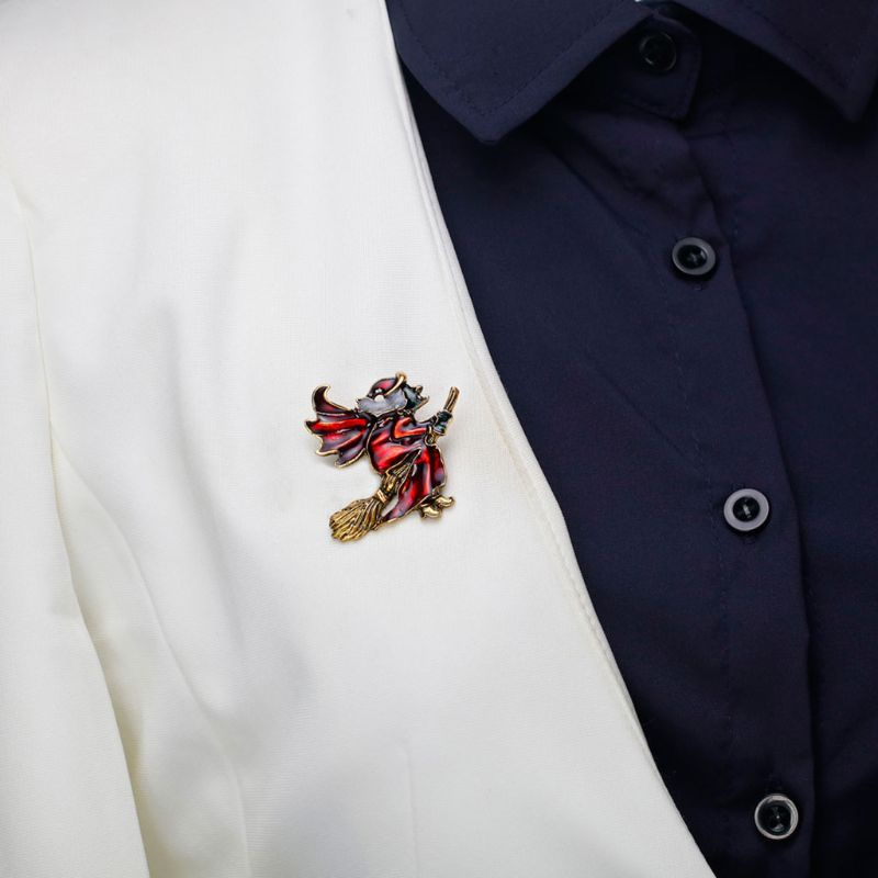 Siy Bros Pin Enamel Bentuk Penyihir Untuk Aksesoris Fashion Wanita
