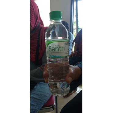 

Air Mineral Santri 600ml