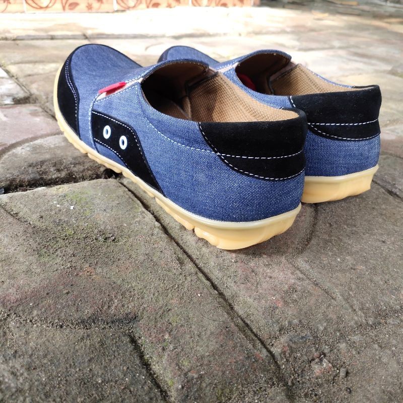 SEPATU CASUAL SANTAI KERJA SLIP ON PRIA