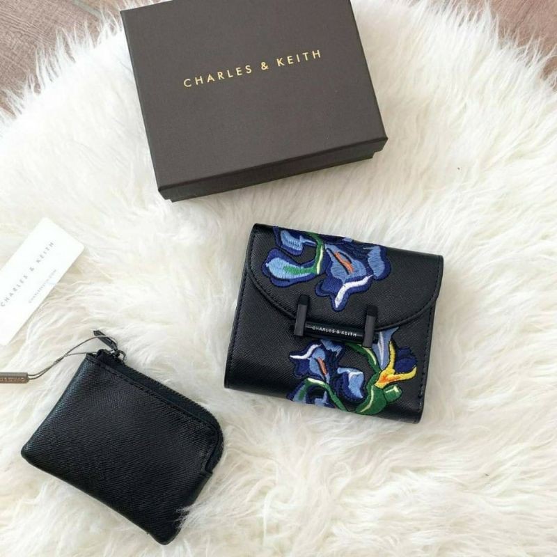  Dompet  Charles  and Keith  Van Gogh Shopee Indonesia