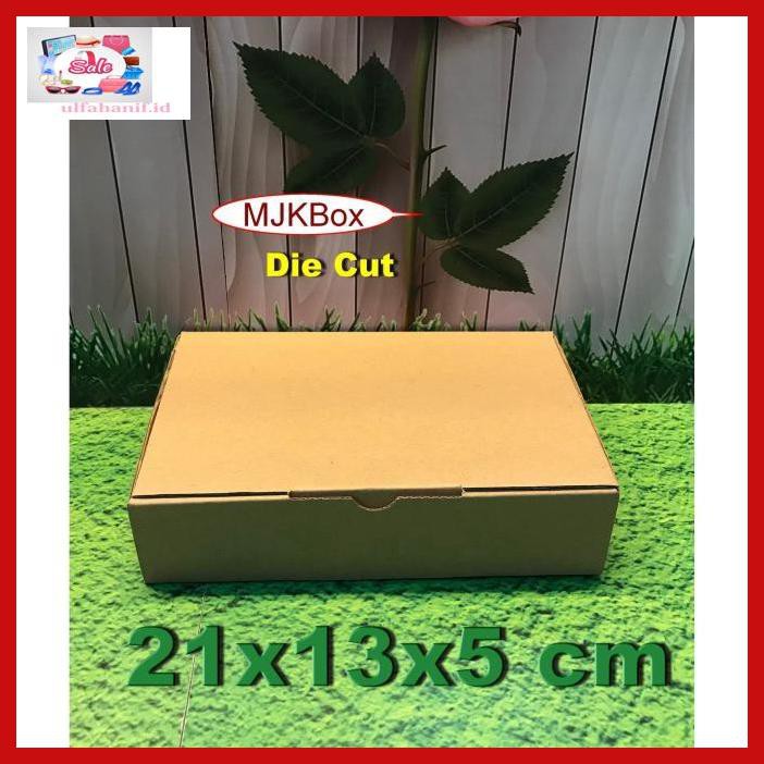 

Fr7T799- Kardus/Karton/Box Uk. 21X13X5 Cm.......Ukuran Kue Brownies Kecil Ghighk-