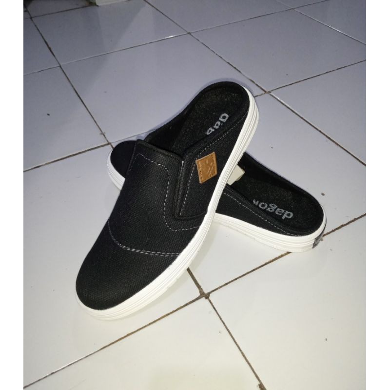 bustong sepatu sandal sepatu selop slip-on pria tren gaya baru