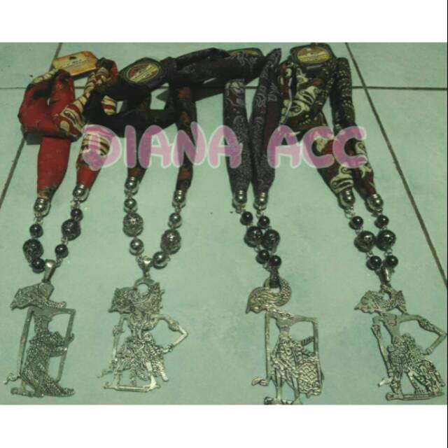 kalung batik liontin wayang