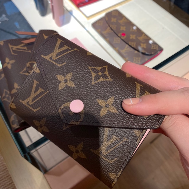 LV victorine wallet
