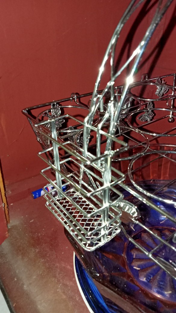 Keranjang Air Mineral Rak Gelas Minum Aqua Tempat Cangkir Kupu Rak Cangkir Mug Rack