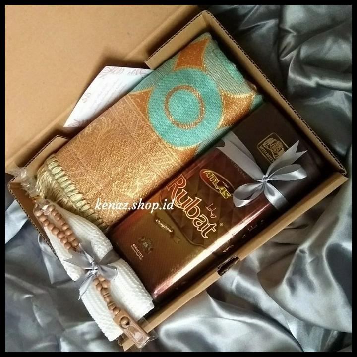 

Paket Kado Cowok Sarung Sajadah Hampers Perlengkapan Sholat Laki-Laki