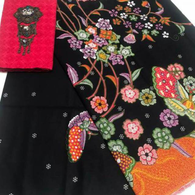 Kain Batik Jarik Print Hitam Manis Set Emboss Motif Bunga Kupu Seragam Bridesmaid Keren