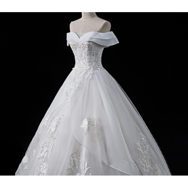 WEDDING DRESS  PARTY LUXURY WOMEN WEDDING PARTY / GAUN PERNIKAHAN EKOR PANJANG .