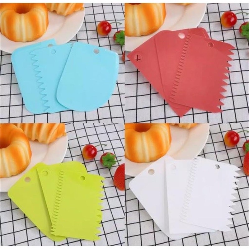 Scraper Kue Plastik 3 in 1 / Pemotong Adonan Kue / Alat Adonan Kue / Pisau Plastik Pemotong Adonan