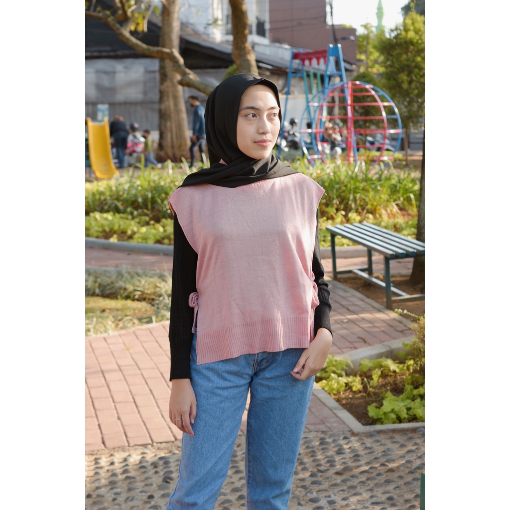 Rompi Rajut Tali / Vest / Outer / Hijabers / Bogga Rompi Rajut Tali