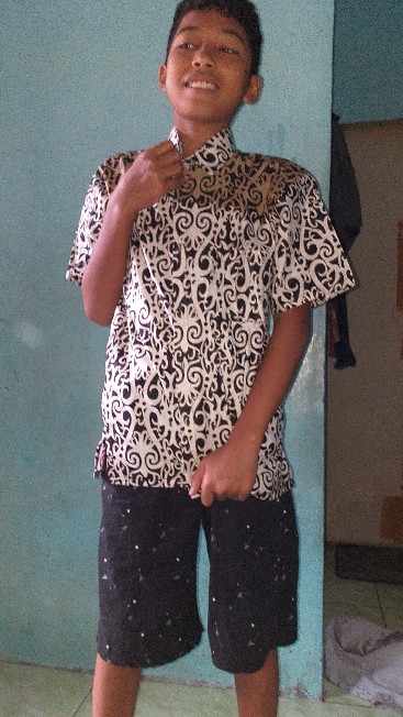 Ruzza Batik Anak Ukuran 0-15 Tahun Kemeja Motif Azmat Putih Tulang