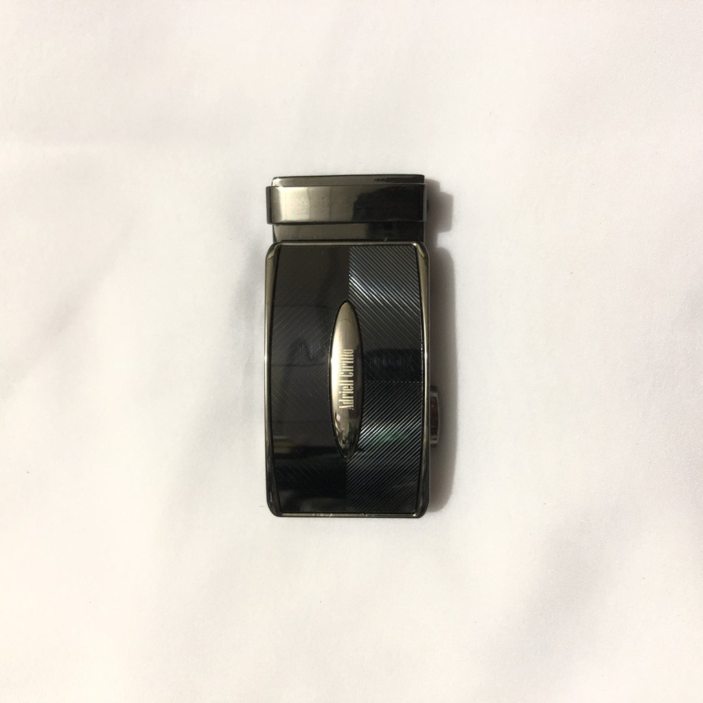 Kepala Ikat Pinggang atau Gesper Adriell Cirillo