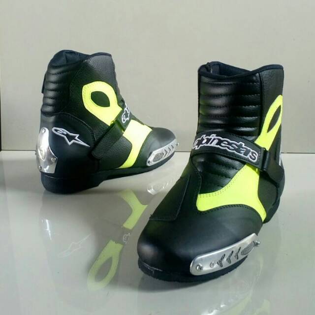 SEPATU TOURING