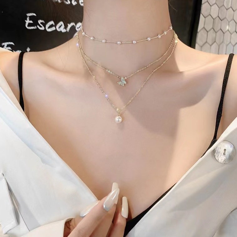 Kalung Multilayer Aksen Kupu-Kupu Mutiara Berlian Penuh