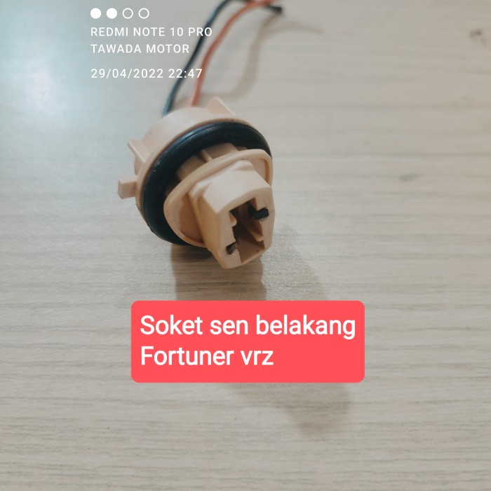 SOKET FITTING LAMPU SEN BELAKANG TOYOTA FORTUNER VRZ