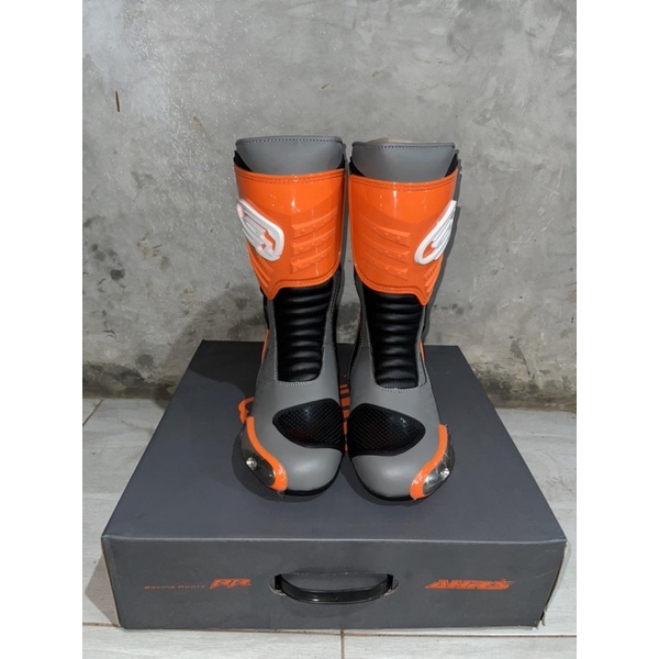 Sepatu size 43 + sarung tangan ahrs