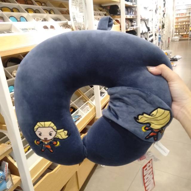 Miniso Bantal Leher Marvel+Penutup Mata Rp.109.900,-