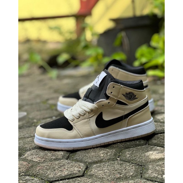 Sepatu • Air Jord 1 Mid Cream Black Kualitas Import