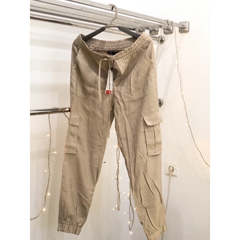 Zara Cargo Pants Celana Jogger Cream