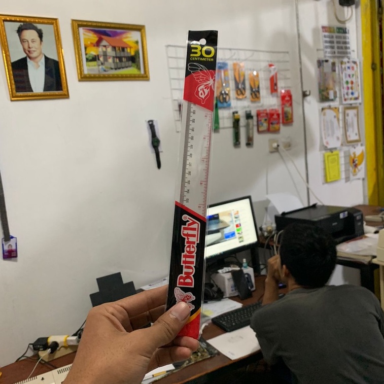 

Penggaris Butterfly 30 Cm Plastik