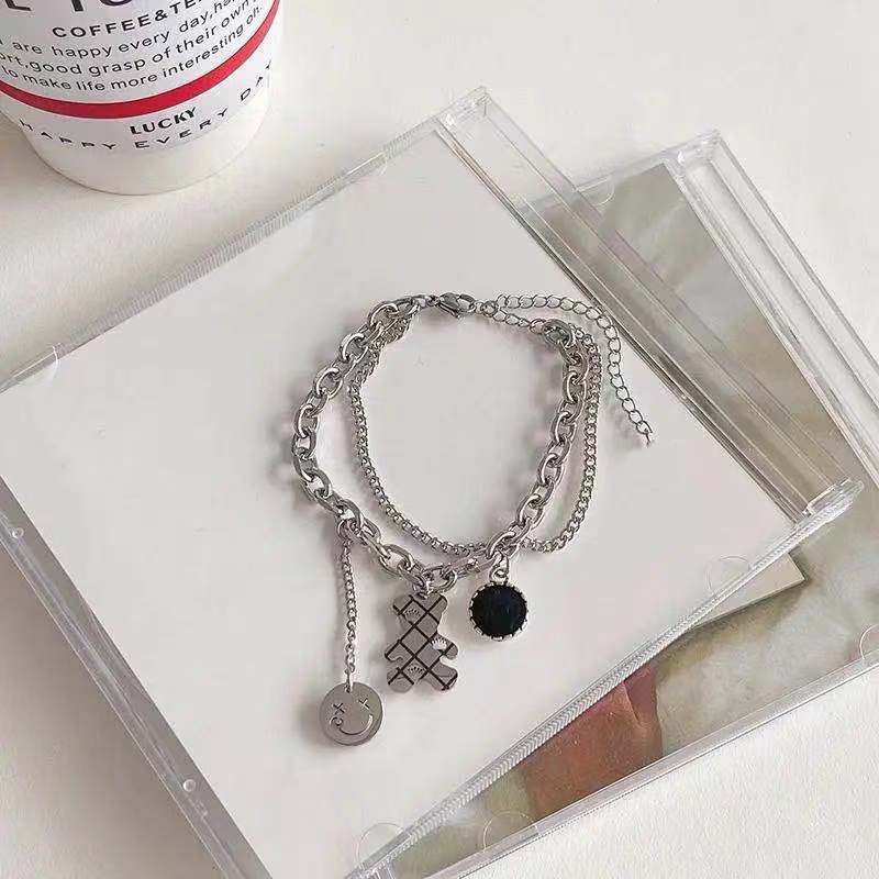 2pcs / Set Kalung Gelang Rantai Lapis Ganda Desain Beruang Tersenyum Gaya Hip Hop Untuk Wanita