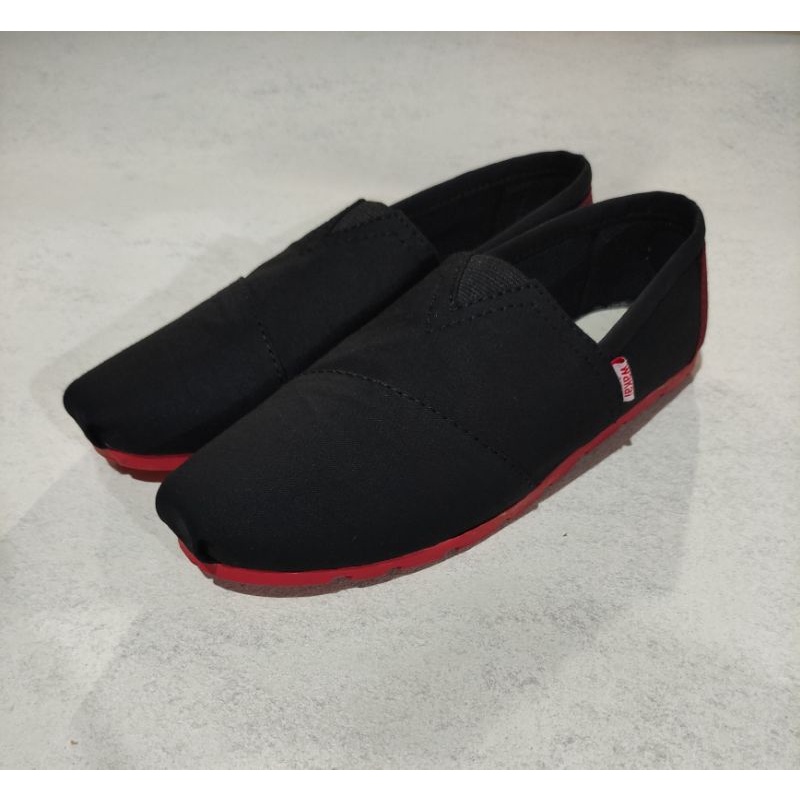 {wakai slip on hitam kotak maron}sol maron gratis paperbag !!!