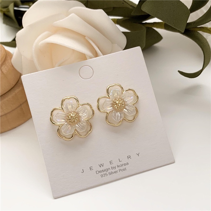 Anting Stud Desain Bunga Hollow Aksen Kristal Mutiara Bahan Alloy Gaya Korea Untuk Wanita