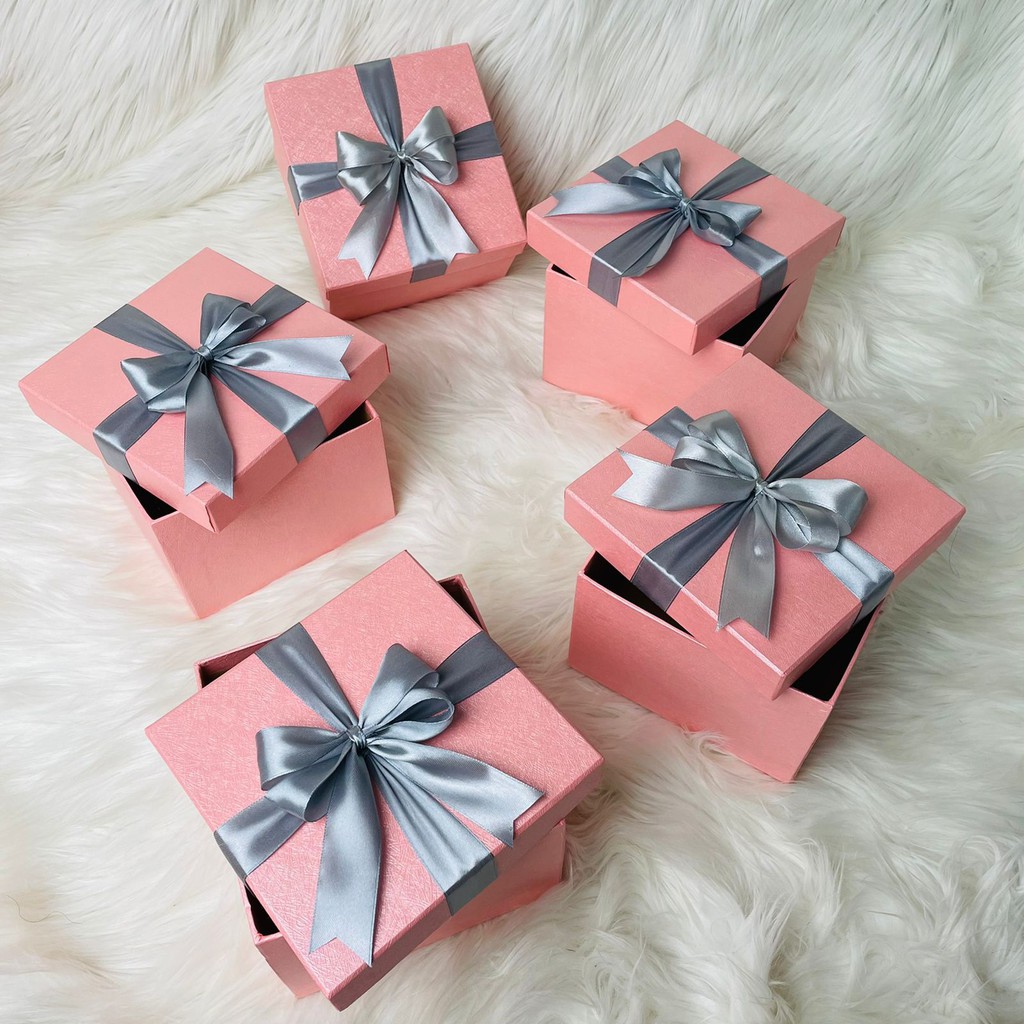 

Kotak Kado Box Kado Kotak Hadiah Gift Box Ekslusif Pita Pink 15X15X11CM