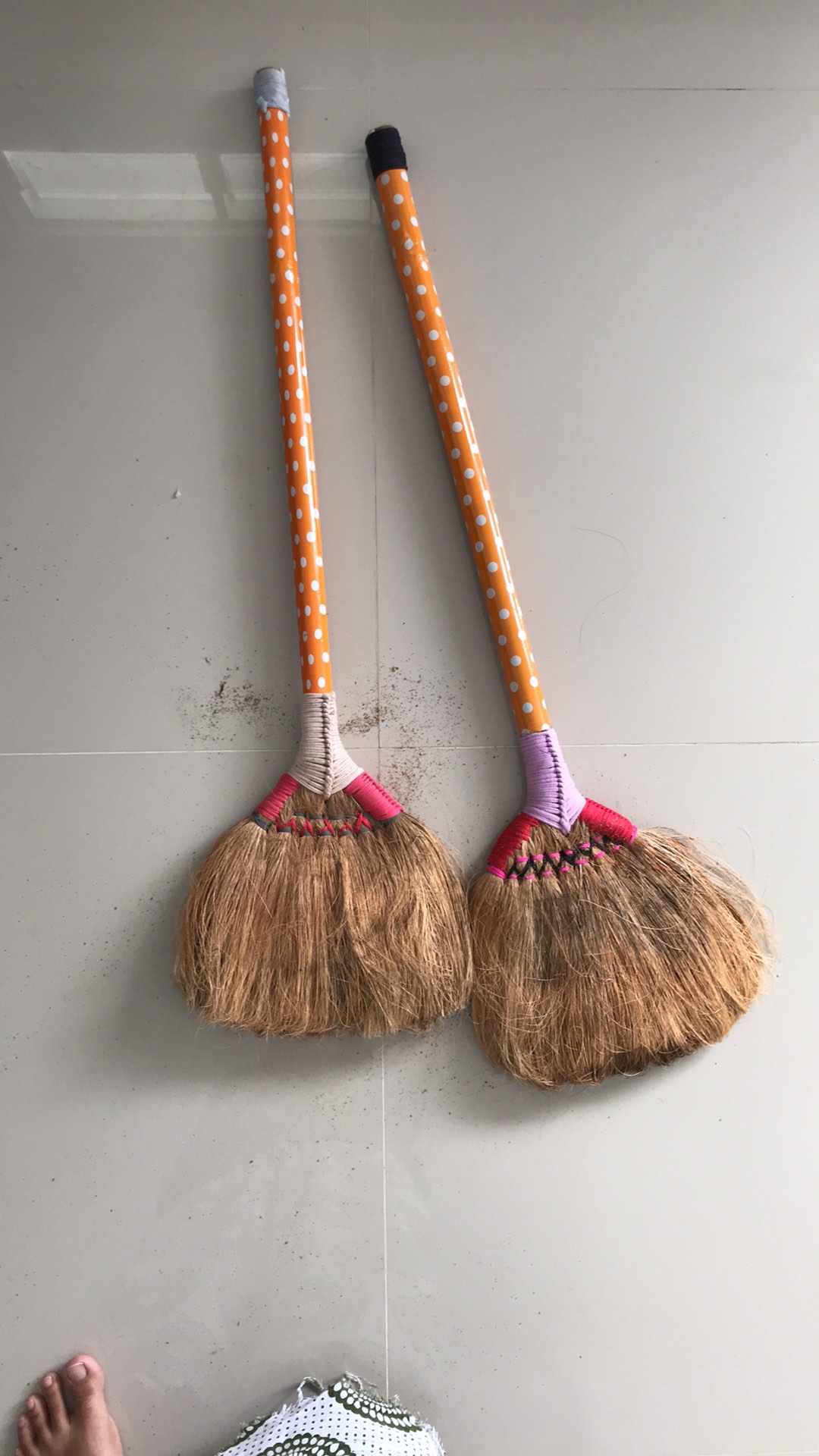 Sapu Sabut Kelapa Batang Bambu