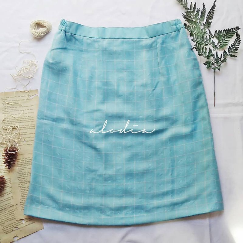 ROK KANTOR KERJA KULIAH WANITA / ROK VINTAGE KOREA KASUAL KEKINIAN PENDEK / ROK BIRU MUDA KOTAK BIG 