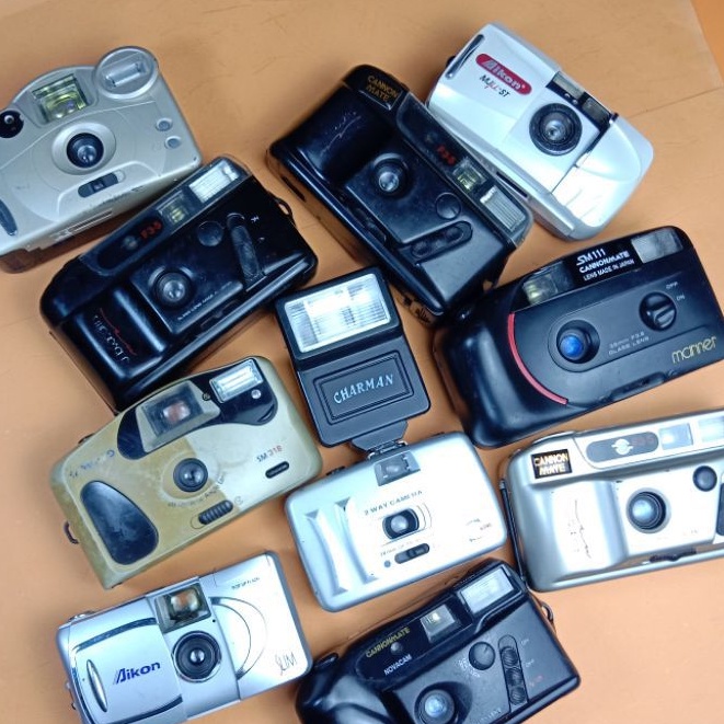 Kamera analog vintage retro jadul untuk pajangan, hiasan dinding, dan dekorasi-4