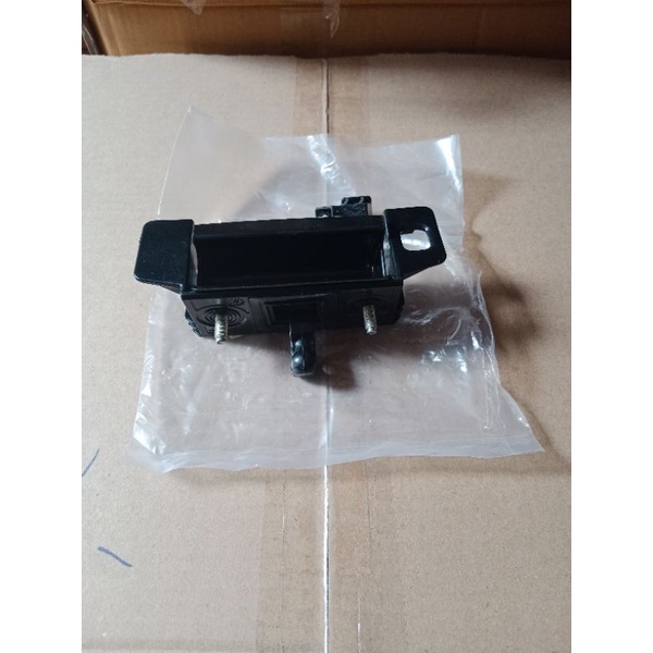 handle pintu bagasi ignis/all new ertiga GX ori