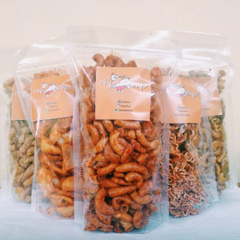 

MAKARONI PEDAS / MIE KRIUK PEDAS / MIE KERING / MIE PEDAS (PROMO BELI 15 GRATIS 1)