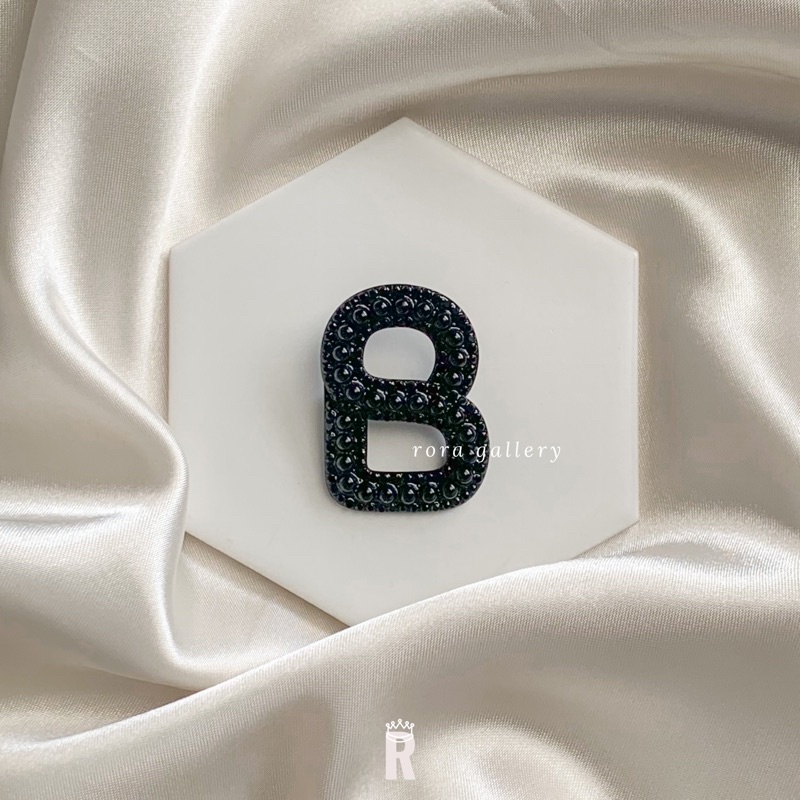 Rora PART 1 NEW BROOCH | BROS BUTTONSCARVES | Rora Gallery-R black