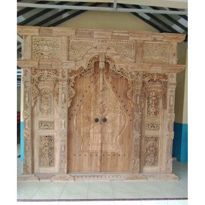 Gebyok Lebar 3 meter  Pintu ukir  gunungan wayang