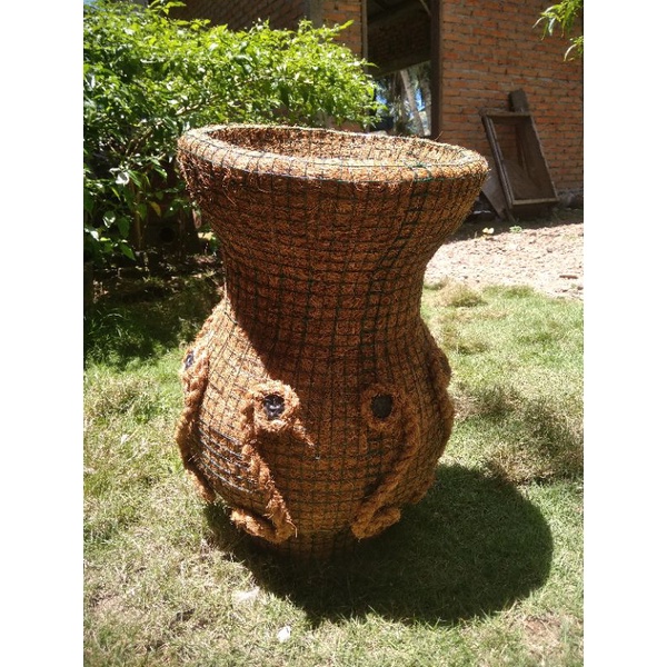 POT GUCI VARIASI. POT GUCI SABUT CANTIK, VAS BUNGA. POT BUNGA.POT BUNGA SABUT KELAPA GUCI VARIASI.PO