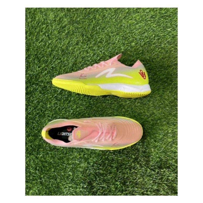 SPECS ACCELERATOR LIGHTSPEED II V8