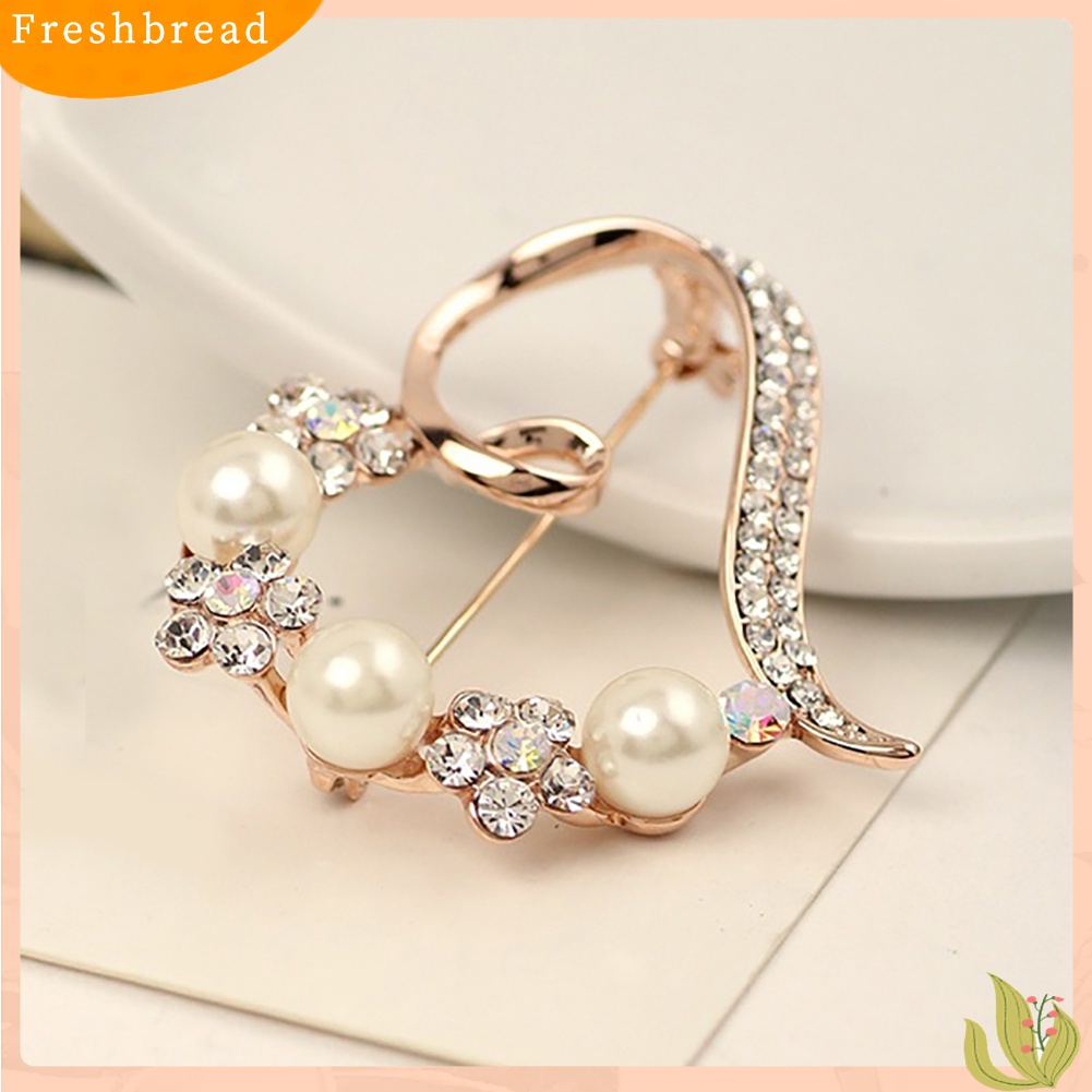 [ TERLARIS]Gorgeous Women Faux Pearl Rhinestone Inlay Peach Heart Brooch Pin Shirt Badge