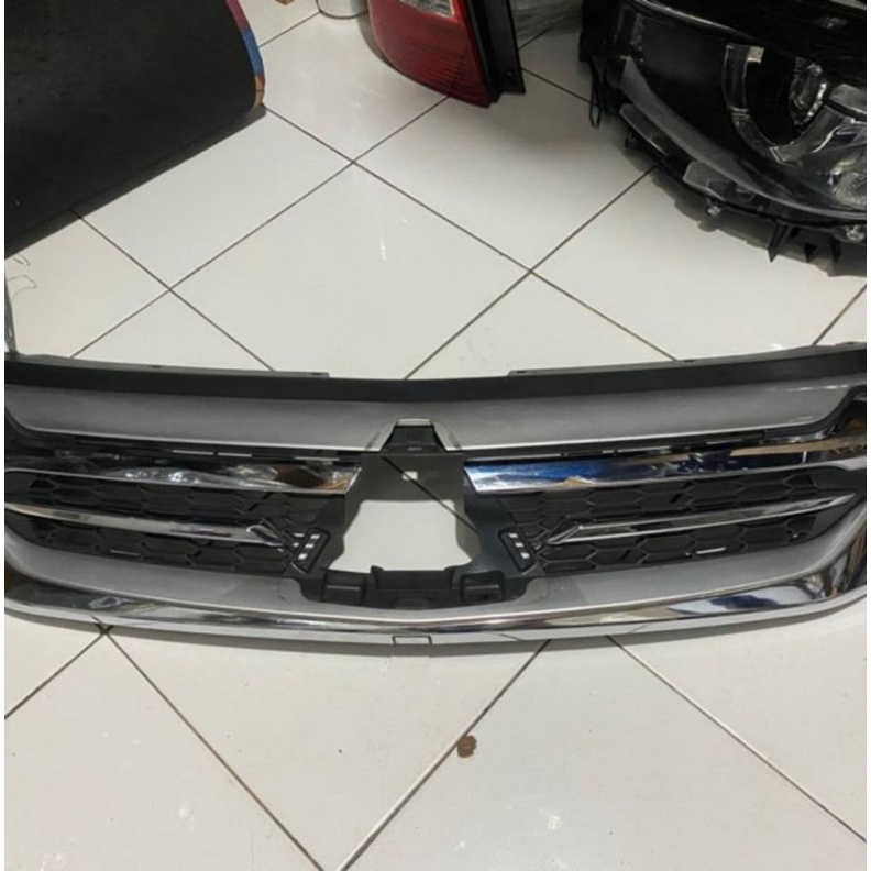 grill Mitsubishi Pajero sport
