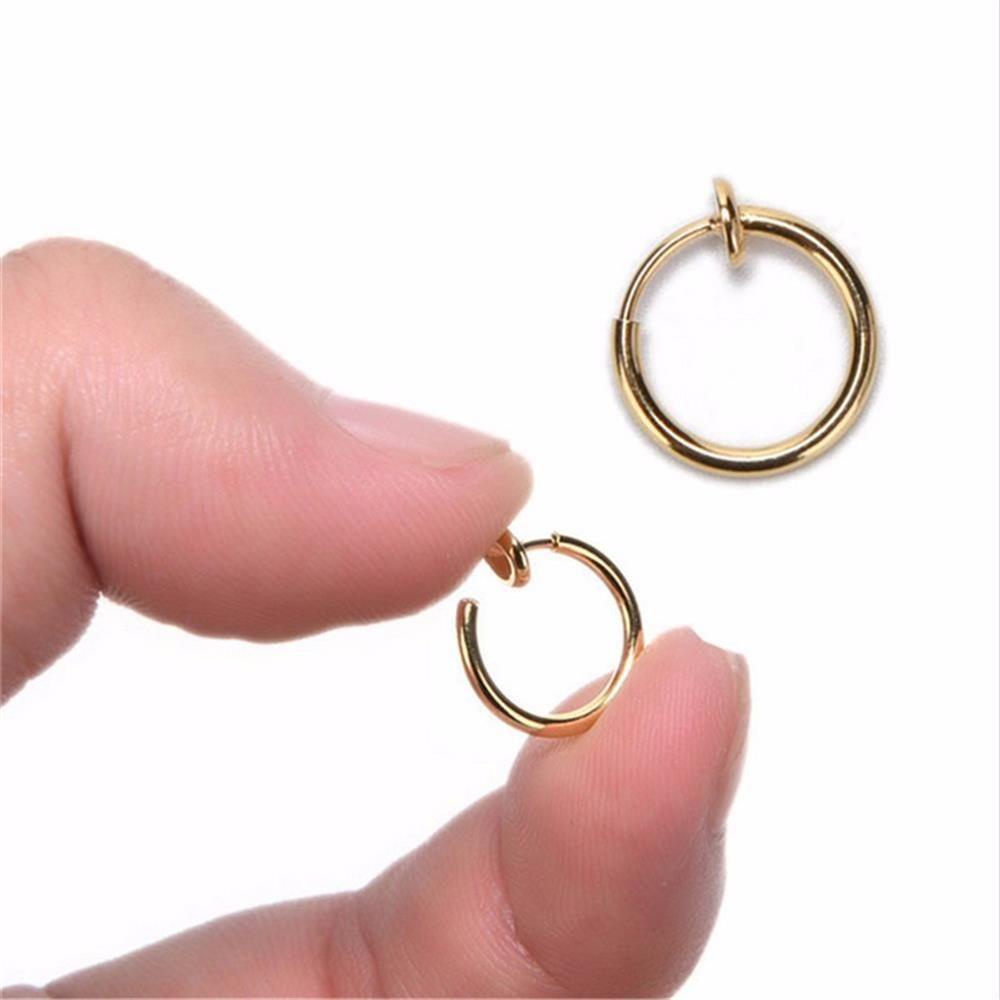 Anting Hoop Bentuk Bulat Motif Bunga Bahan Stainless Steel Gaya Hip Hop Untuk Pria Dan Wanita