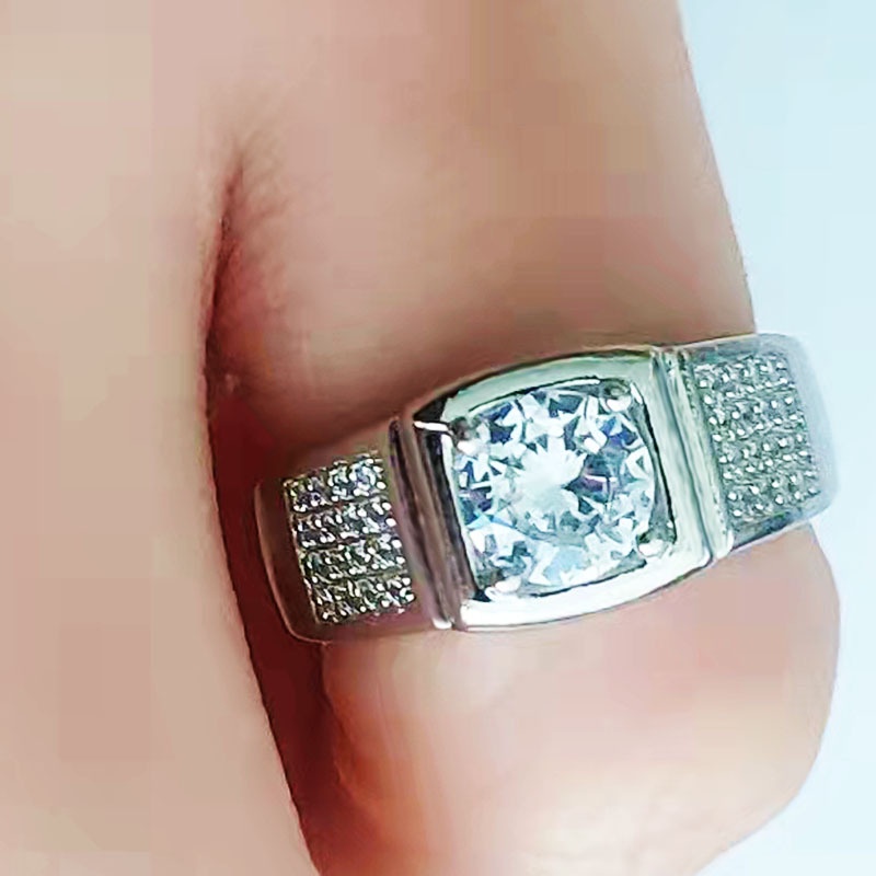 Cincin Desain Empat Cakar Bahan Stainless Steel 925 Hias Berlian 1 Karat Untuk Pria